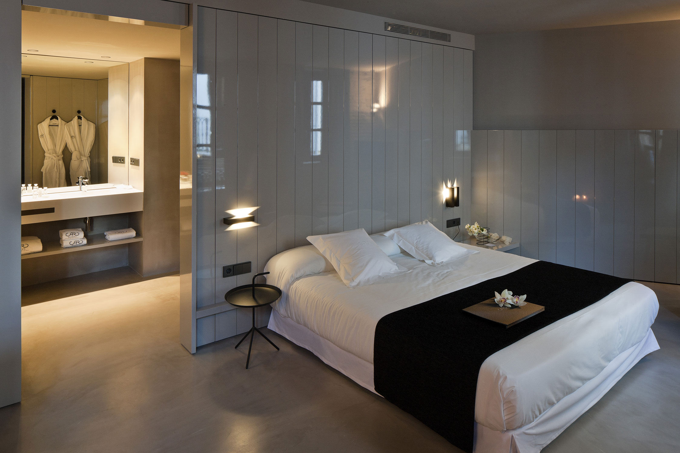 Новый дизайн номеров. Отель das stue в Берлине,интерьер. Спальня в гостинице. Спальня в гостиничном стиле. Интерьер гостиницы комната.